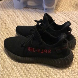 Yeezy 350 v2 Bred